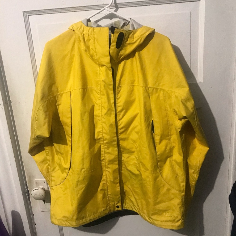 LL Bean. Yellow Raincoat. Size. L